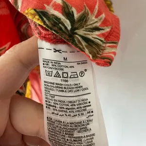 Old‎ Navy Hawaiian Pineapple Button Down thumbnail 5