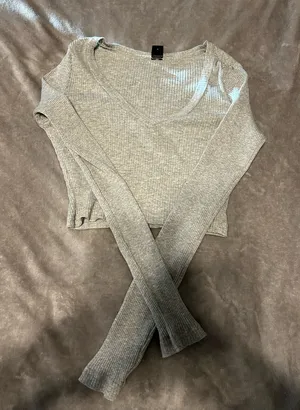 Shein Basic Grey Long Sleeve Crop Top thumbnail 1