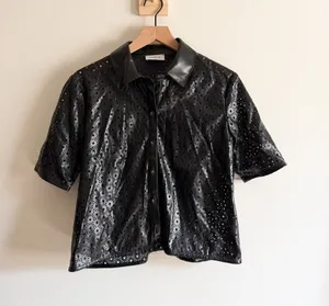 Evereve Vegan Leather Pattern Button Down Short Sleeve Size S thumbnail 1