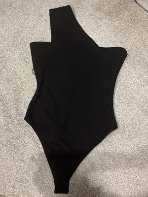Superdown Rockie One Shoulder Bodysuit Size: small thumbnail 4