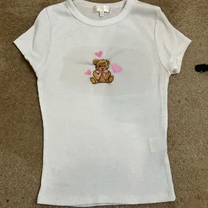 Riley & James Small White Ribbed Short Sleeve Embroidered Teddy Bear With Hearts thumbnail 1