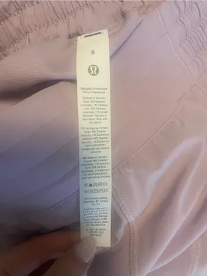 Lululemon Hotty Hott 4” Shorts size 6 thumbnail 3