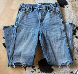 GOOD AMERICAN Good Curve Distressed Jeans‎ Size 10/30 STYLE: GCS127T thumbnail 1