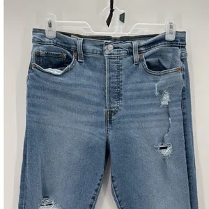 Levi’s wedgie straight raw hem distressed stretch jeans size 32 light wash thumbnail 3