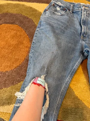 Abercrombie & Fitch High Rise Mom Jean Size 28 / 6 SHORT See pics got staining thumbnail 3
