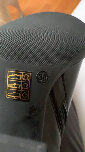 Black leather Boots Size 7.5 thumbnail 6