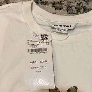 Urban Outfitters Urban Revivo White Butterfly T-shirt size S thumbnail 4