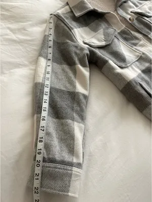 Gray & Cream Plaid Sherpa thumbnail 4