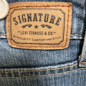 Signature by Levi Strauss & Co. Mid Rise Bootcut Jeans Women's Size 12 Short thumbnail 4