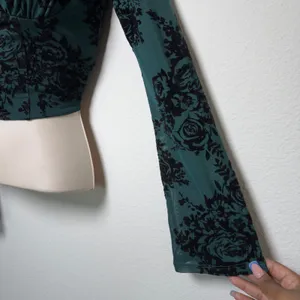 Forever 21 Women Whimsigoth Crop Milkmaid Top Small‎ Green Black Floral Corset Bell Sleeve thumbnail 3