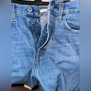 Levi’s Wedgie Straight Distressed Jeans thumbnail 12