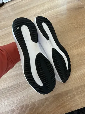 Nike Women's White Mesh Sneakers with Black Swoosh thumbnail 7