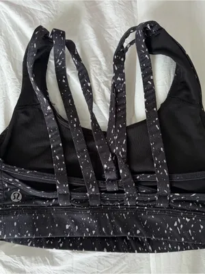Lululemon Sports Bra Size tag 4, actual close to 0/2, good condition thumbnail 2