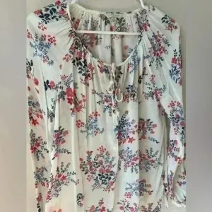 Lucky Brand Woman’s 100% Viscose Floral Print Peasant‎ Top Size S thumbnail 3