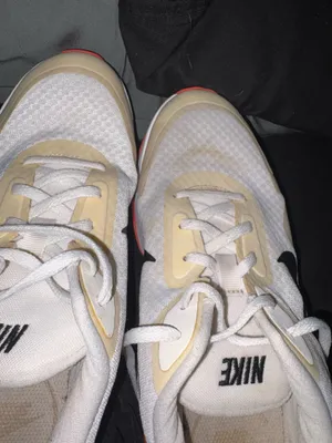 Size 8.5 women's Nike running shoes  thumbnail 3