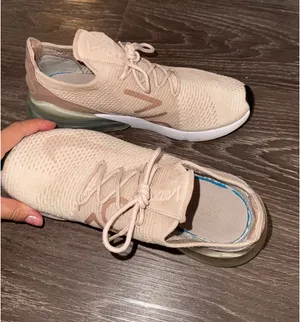 Nike Women’s Air Max 270 Flyknit thumbnail 5