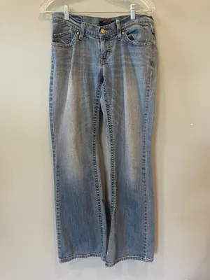 Classic Light Wash Women’s Jeans - Levi’s curvy cut size 5 thumbnail 2