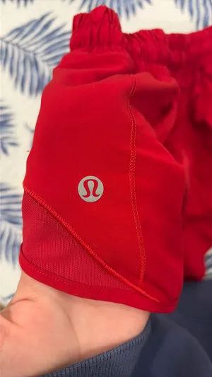 Red Lululemon Hotty Hot 2.5" Shorts thumbnail 2