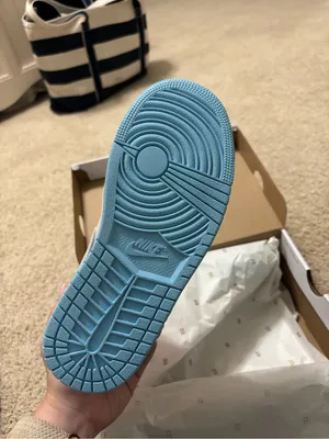 Women’s Air Jordan 1 thumbnail 5
