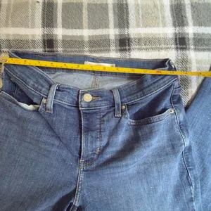 Levis 311 Shaping Skinny Jeans Womens 28 Blue Medium Wash Stretch Denim thumbnail 6