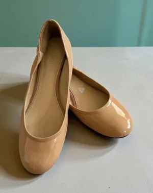 VERA WANG Nude Beige Patent Leather Ballerina Ballet Flats Size 8.5 thumbnail 1