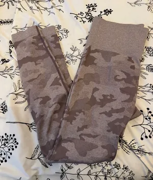 Purple camo leggings thumbnail 1