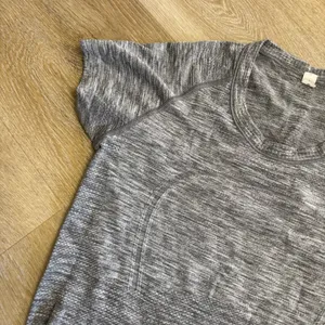 Lululemon Heather Gray Short Sleeve Athletic Shirt thumbnail 4