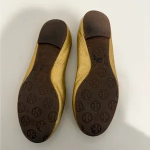 Tory Burch Reva Gold Metallic Ballet Flats Grained Leather Logo Size 7 Y2K thumbnail 7