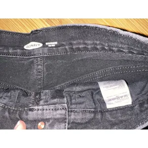 Old Navy Women's Size‎ 4 Black Denim Jean Distressed Mid-Rise Boyfriend Shorts thumbnail 3