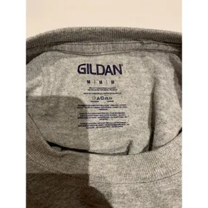 Gildan DEZ) Women's size Medium M tee Grandmas never run‎ out of kisses Shirt tshirt thumbnail 3