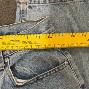 Old Navy Mom’s jeans Light Blue Straight Leg Women’s Jeans size 6 thumbnail 5