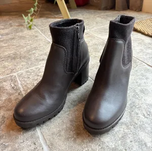 UGG Boots thumbnail 1
