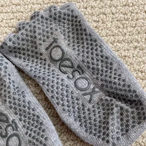 Toesox Half Toe Bellarina Grip Socks Size Medium Grey Barre Pilates Yoga EUC thumbnail 6