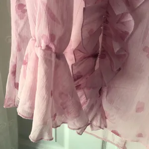 New ASOS DESIGN frill neck volume sleeve with button front in pink floral, sz 6 thumbnail 5