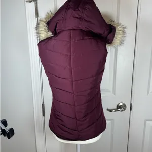 Aéropostale Sherpa Lined Puffer Vest Medium Burgundy Faux Fur Hood Winter thumbnail 3