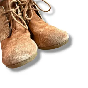 TOMS Desert Wedge Booties Womens 6.5 Tan Suede Metallic Floral Ankle Boots thumbnail 5