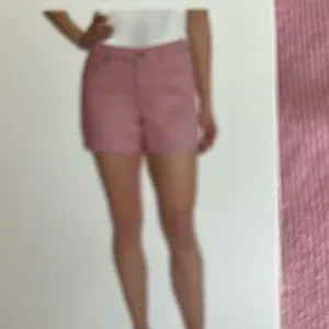 Juicy Couture Pink Denim Jean shorts, Size 10, 4” inseam, NWT thumbnail 3