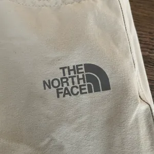 North Face Khaki Shorts hiking walking casual Roll Up Hem - size 4 thumbnail 5