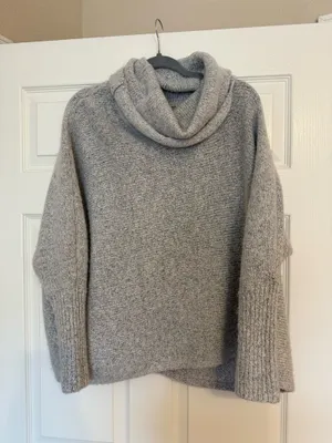 Jessica Simpson Sweater thumbnail 1