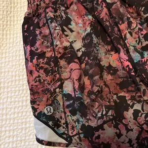 Lululemon Hotty Hot Printed Short 4” 4 thumbnail 3