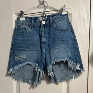 One Teaspoon High Waist Legend Distressed Frayed Mom Shorts Y2K Indie Sleaze 22 thumbnail 2