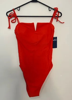 Hollister Red Notch Front One Piece Swimsuit Size Small NWT Strappy Tie Straps thumbnail 1