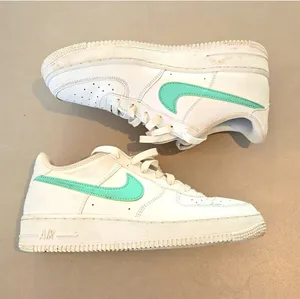 Nike Iconic Air Force 1 Low Woman's Sneakers thumbnail 1