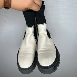 Bershka Premium Ankle Boots White Black‎ Platform Lug Sole Size 37 EU thumbnail 2