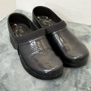 Abeo Black Patent Leather Stapled Clog Grid Pattern Ellie 9N Neutral-Rubber Sole thumbnail 1