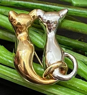 Vintage PUCCINI Signed Two-tone Gold/Silver Polished Sitting Together Cat Brooch thumbnail 1