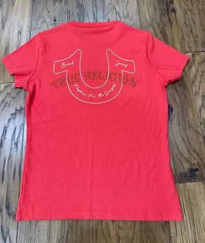 True Religion NWOT Red Ribbed Crystal Design Tshirt size Medium thumbnail 1