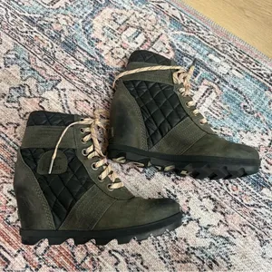 Sorel Lexi Wedge Boot Olive Green and Black Quilted Leather Ankle Boots Size 8 thumbnail 8