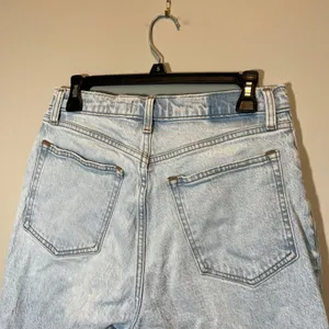 Abercrombie & Fitch Curve Love 90s Straight Ultra High‎ Rise Jeans Light Wash 10 thumbnail 8