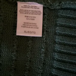 Green sweater with sewn pearls size XL thumbnail 4